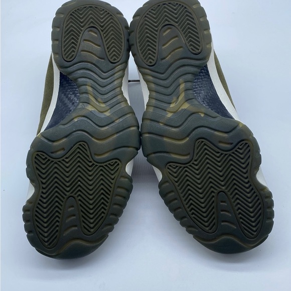 Womens NIKE AIR JORDAN
FUTURE Olive Trainers AR0726-300 - Picture 15 of 15